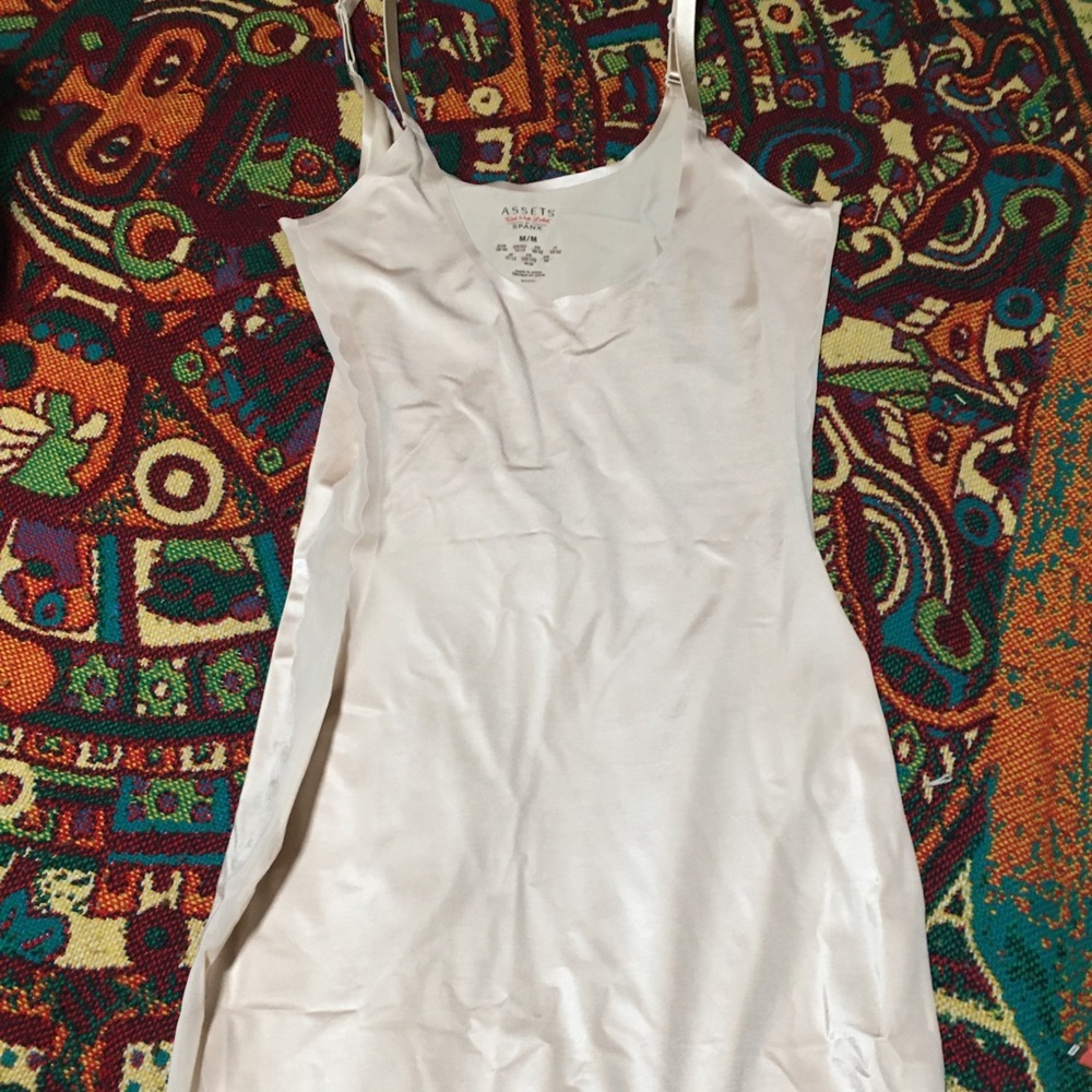 Assets Red Hot Label Spanx M nude slip.